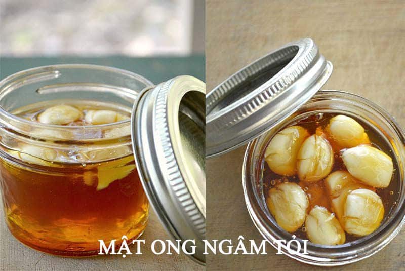 Cho gà uống mật ong